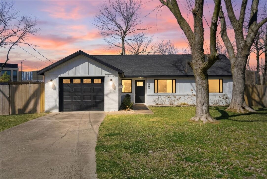 Property Photo:  900 Convair Street  AR 72712 