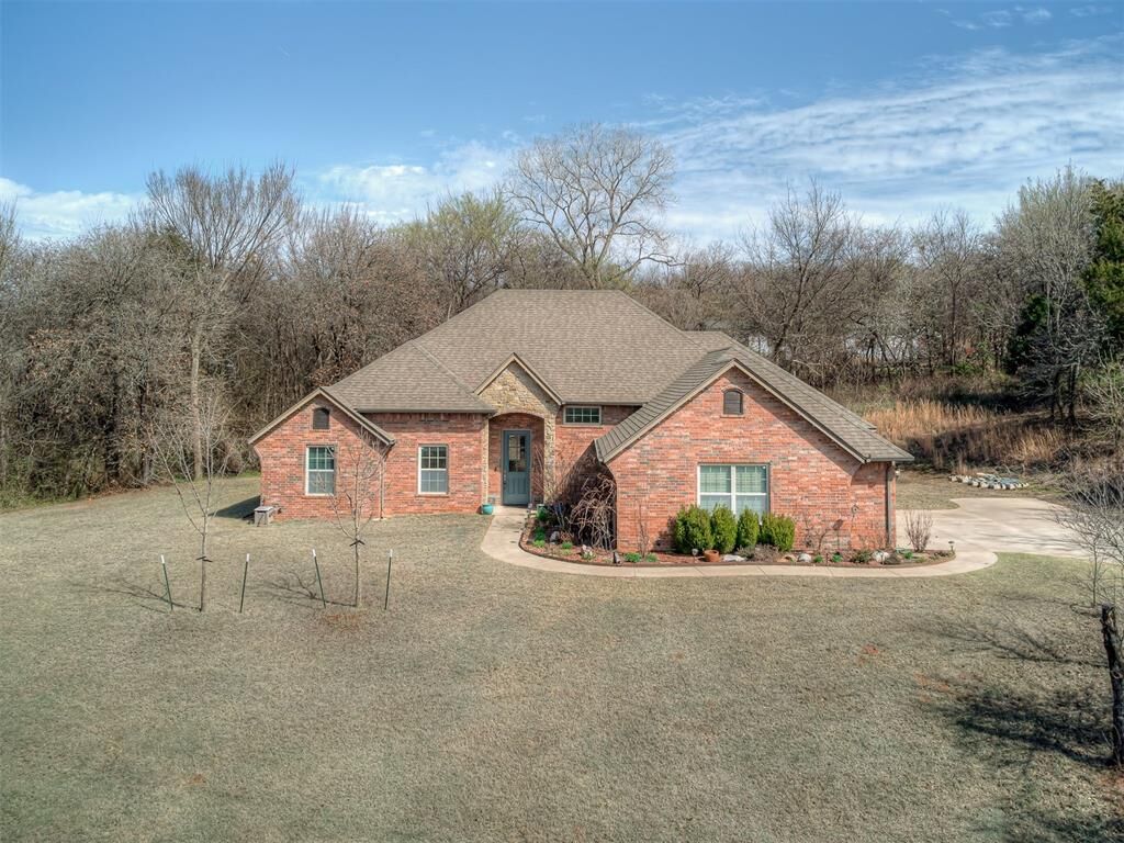 Property Photo:  16405 Timbers Drive  OK 73165 
