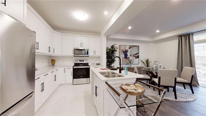Property Photo:  42 Julie Court  ON N5Z 0A9 