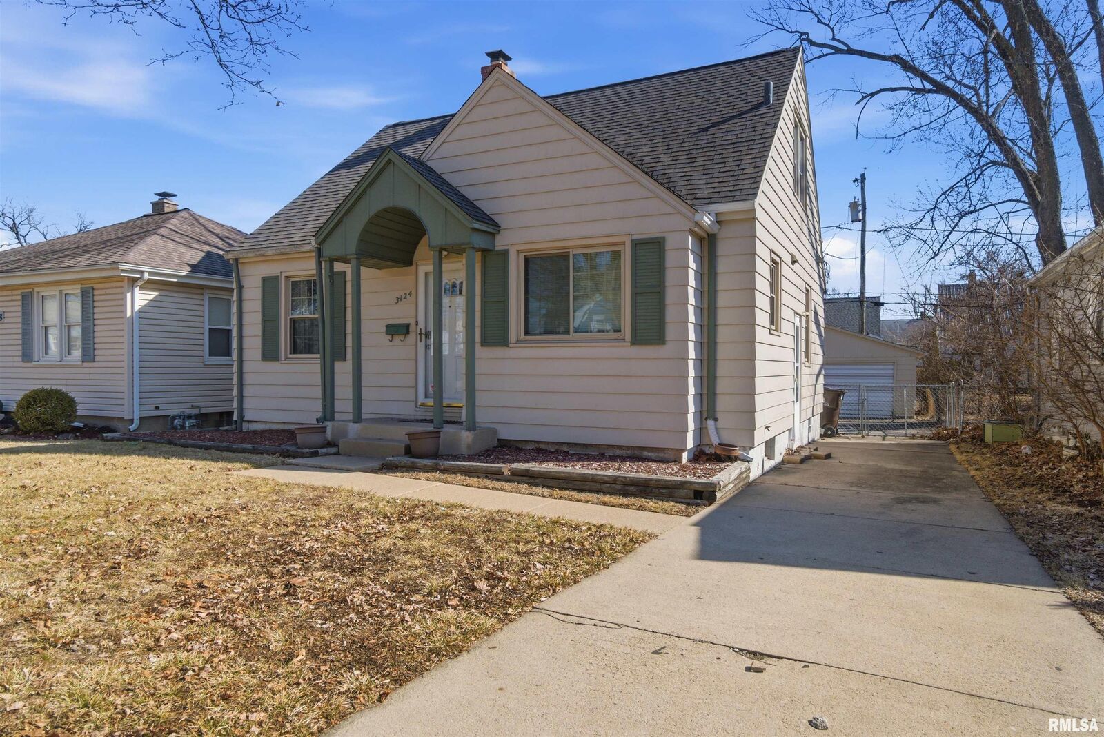 Property Photo: 3124 N Isabell Avenue IL 61604