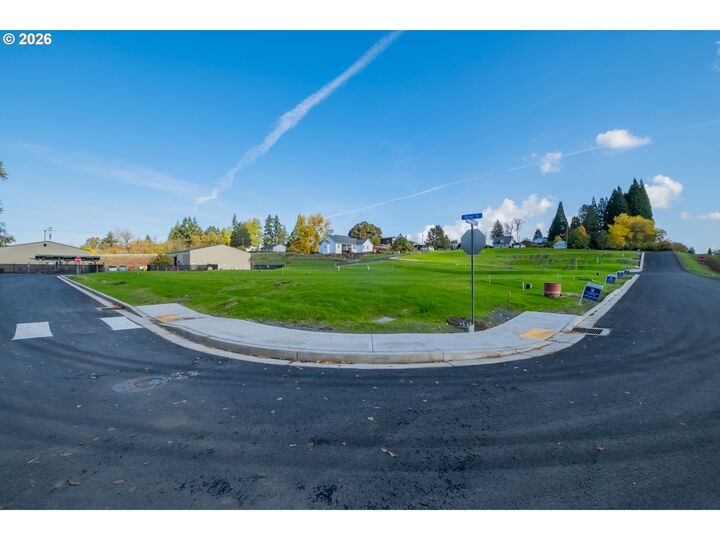 Property Photo:  8 W Grant St 8  OR 97111 