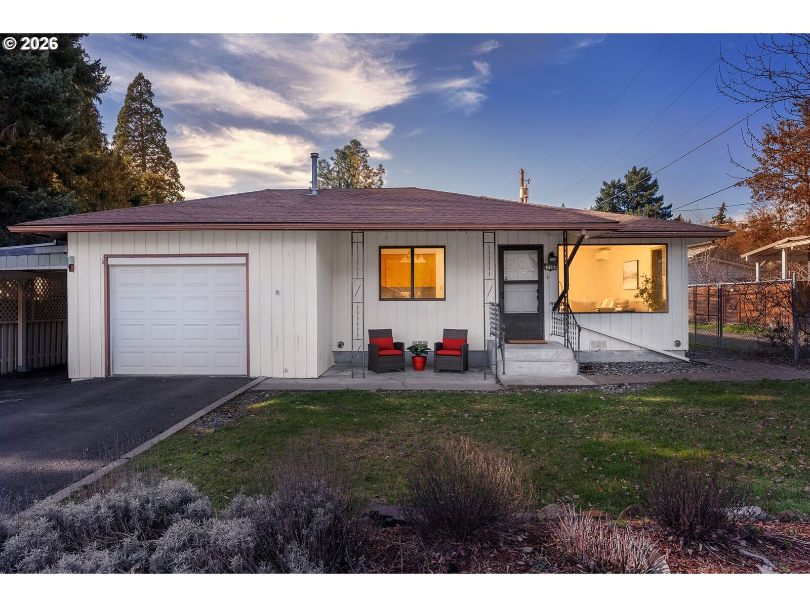 Property Photo:  756 NE Fields Ave  WA 98672 