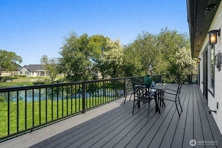 Property Photo:  800 S Camas Place  WA 98837 