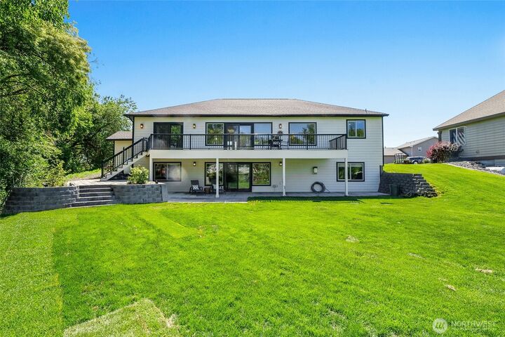 Property Photo:  800 S Camas Place  WA 98837 