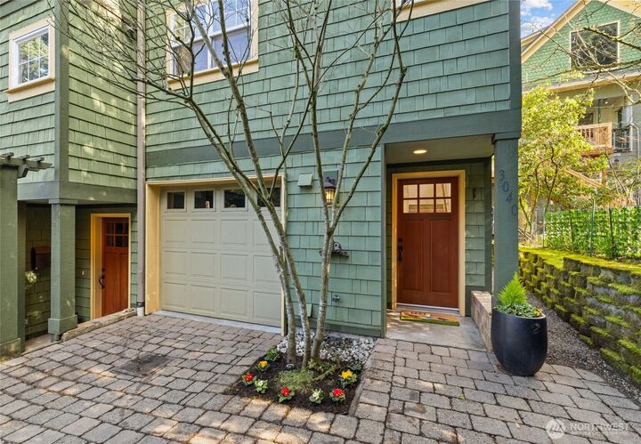 Property Photo:  3040  Humes Place W  WA 98119 