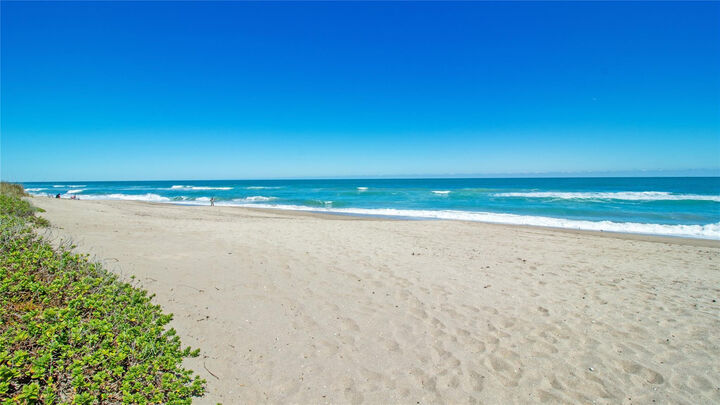 Property Photo: 221 NE Plantation Road 213 FL 34996