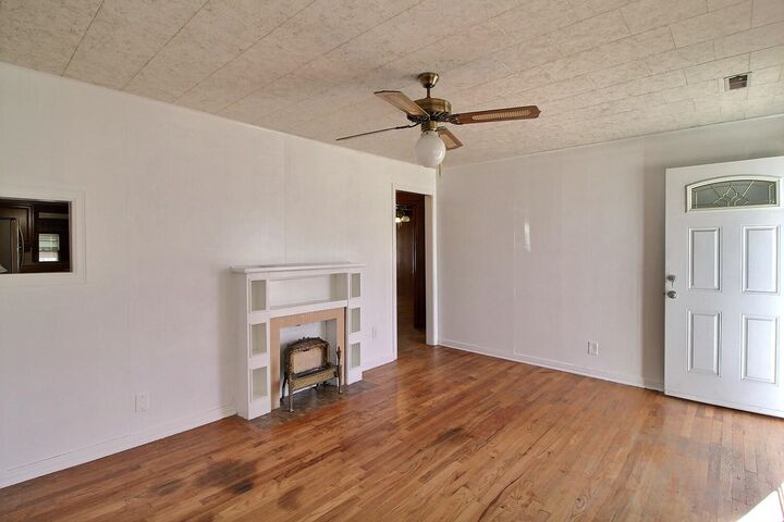 Property Photo: 2132 S Washington Ave KS 67211