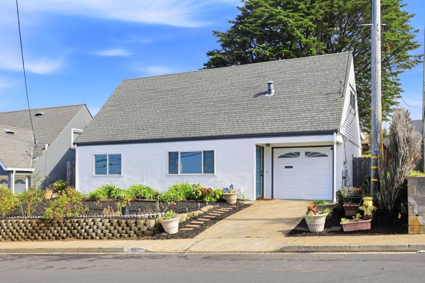 Property Photo:  467 Heathcliff Drive  CA 94044 