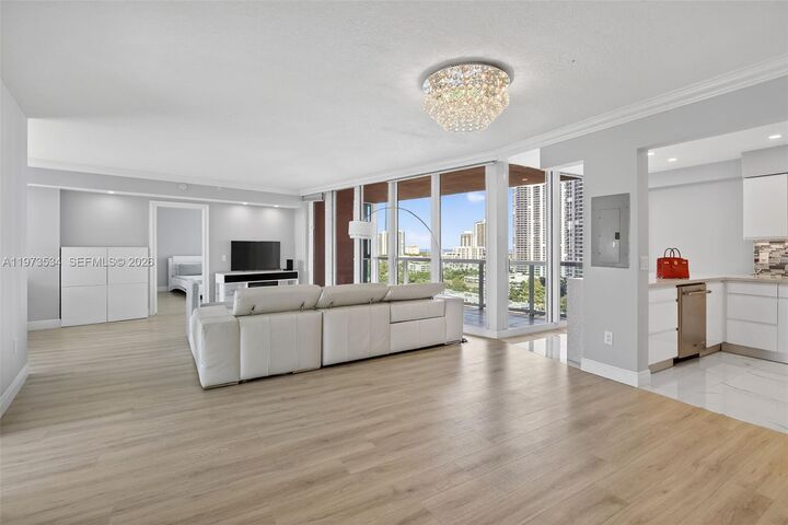 Property Photo:  3370 Hidden Bay Dr 1501  FL 33180 