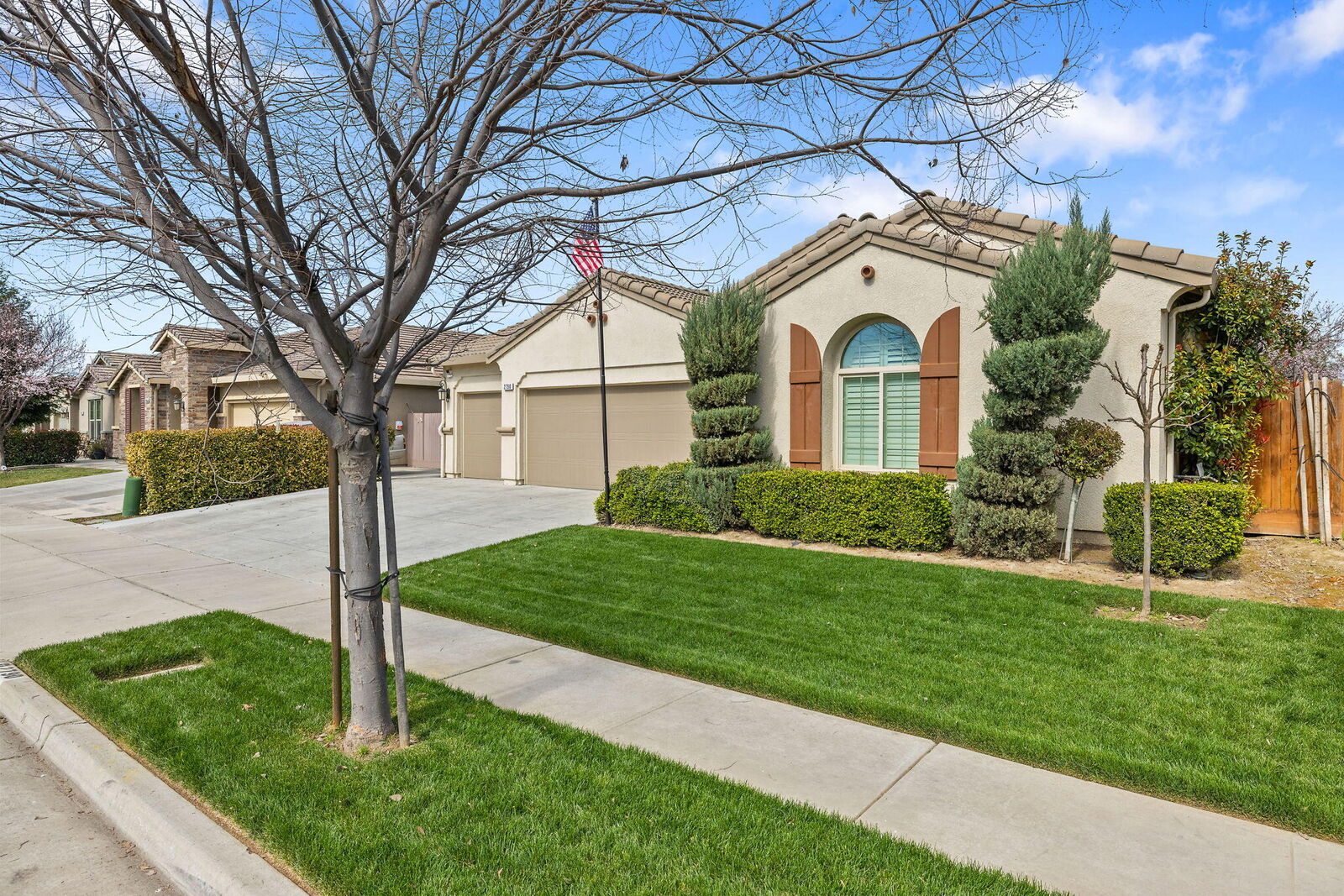 Property Photo:  2790 Harbor Island Avenue  CA 93274 