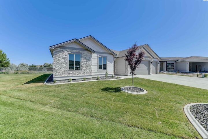 Property Photo:  1557 Livorno Ave  WA 99352 