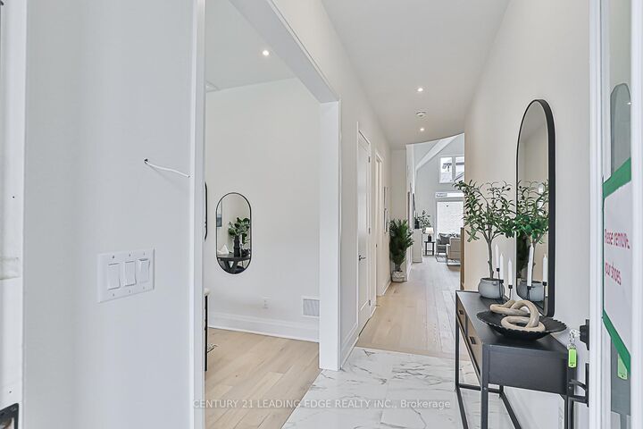 Photo de la propriété:  17 David Worgan Trail  ON L9P 0R9 