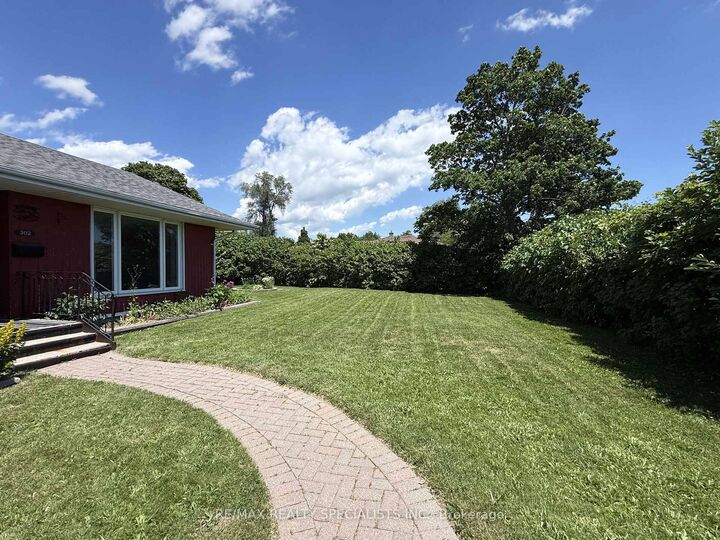 Property Photo: 302 King Street ON K8V 3X5