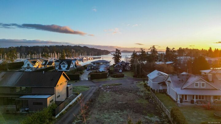 Property Photo: 10724 Bayfield Rd BC V8L 5S7
