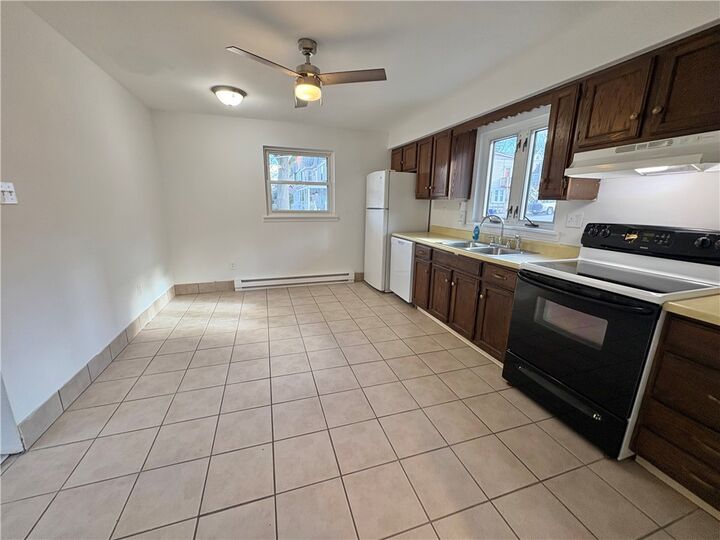 Property Photo:  927 Vance Ave Unit A  PA 15108 