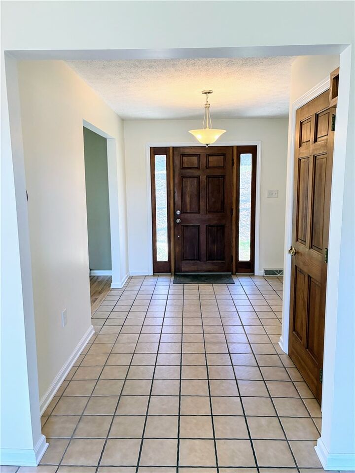 Property Photo: 624 Hidden Oak Dr PA 15025