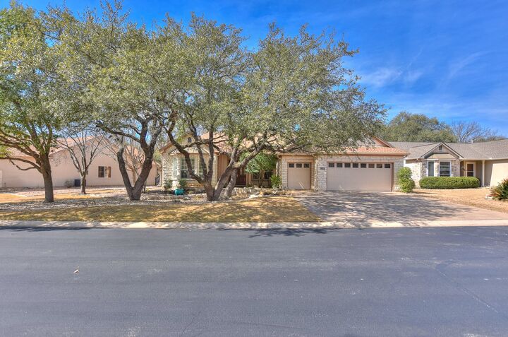 Property Photo:  106 Longhorn Trail  TX 78633 