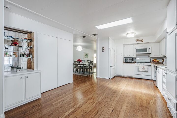 Property Photo: 815 Las Palmas Avenue CA 94949