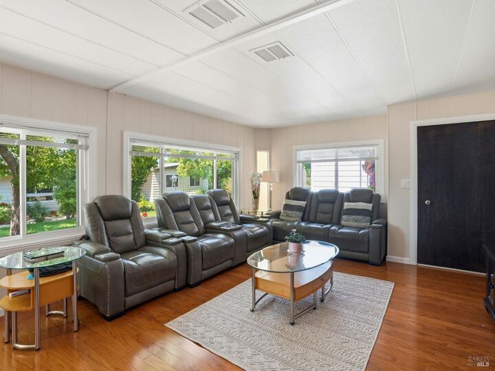 Property Photo: 815 Las Palmas Avenue CA 94949
