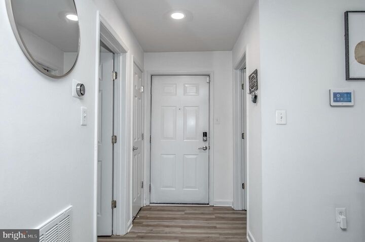 Property Photo:  1066 Gardenview Loop 302  VA 22191 