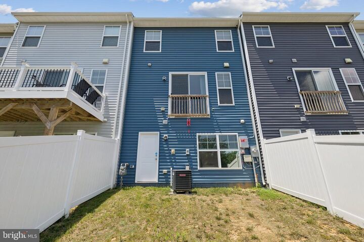 Property Photo: 18255 Summit Pointe Drive VA 22172