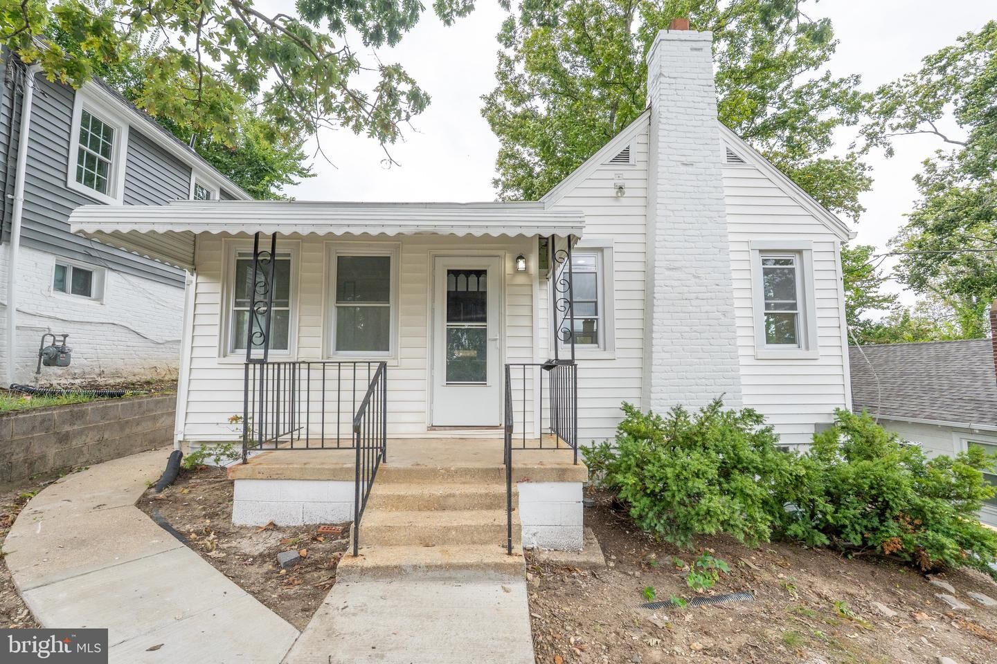 Property Photo:  1227 44th Place SE  DC 20019 