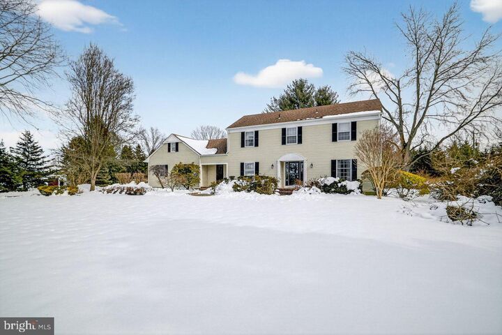 Property Photo:  4 Hardley Drive  NJ 08512 