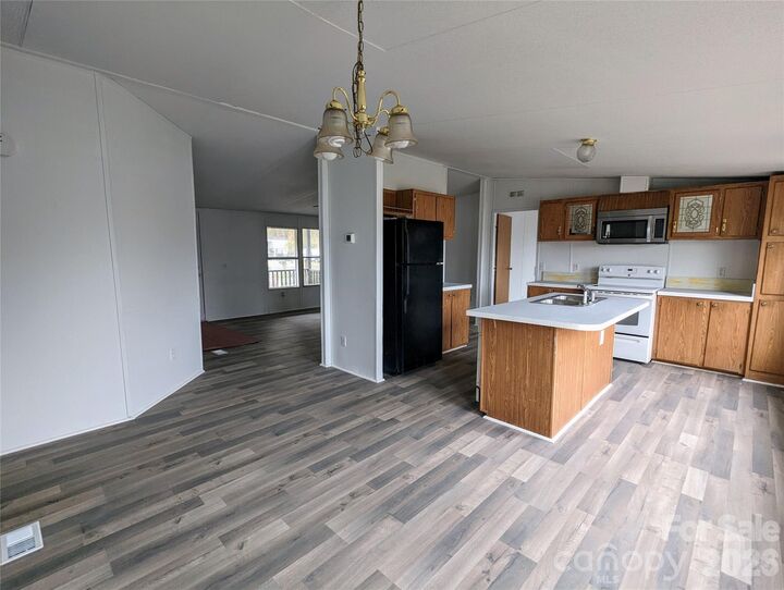 Property Photo: 7329 Twillingate Drive NC 28215