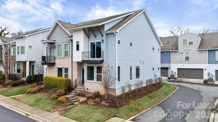 Property Photo: 1515 Hidden Falls Road NC 28206