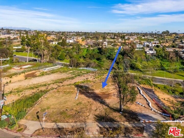 Property Photo:  576 Erskine Dr  CA 90272 