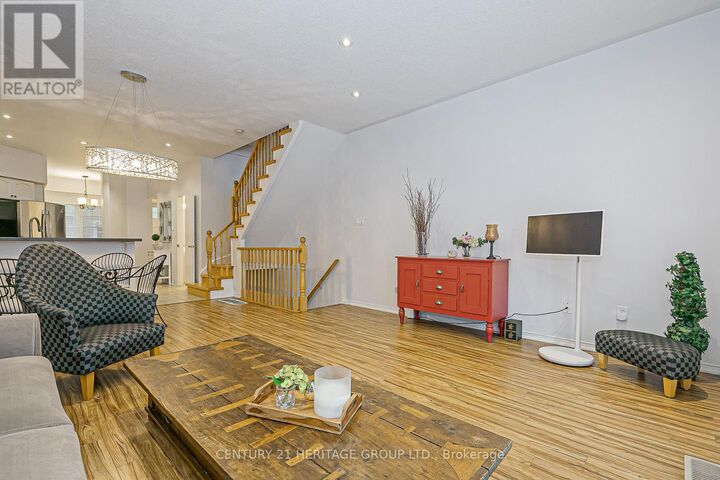 Property Photo:  23 Observatory Lane 66  ON L4C 0M7 