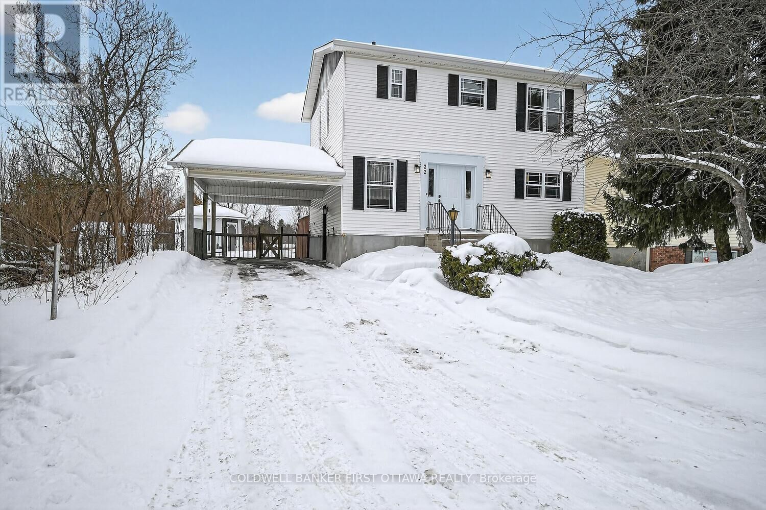 Property Photo: 22 Poole Creek Crescent ON K2S 1T6