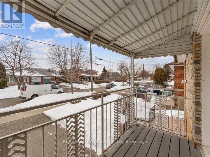 Property Photo:  21 Hoover Crescent  ON M3N 1P4 