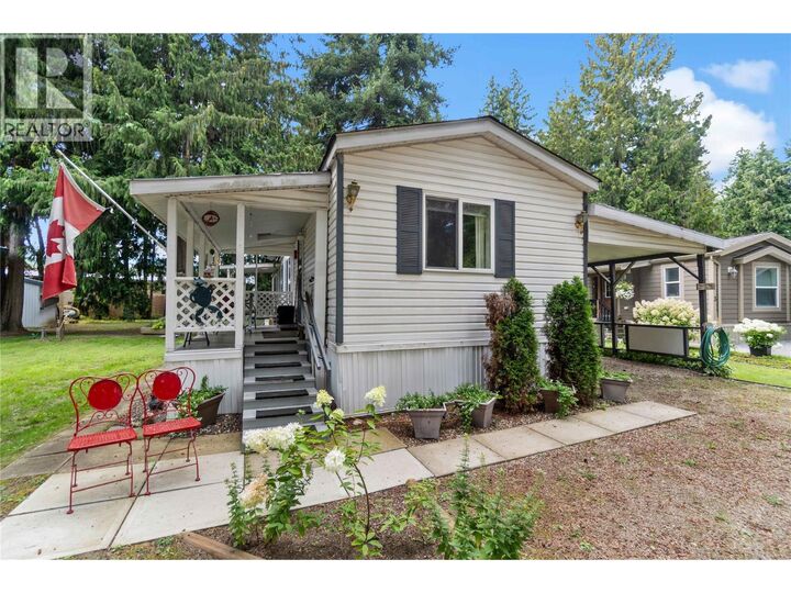 Property Photo:  5161 63 Avenue Northeast 2  BC V0E 1K0 