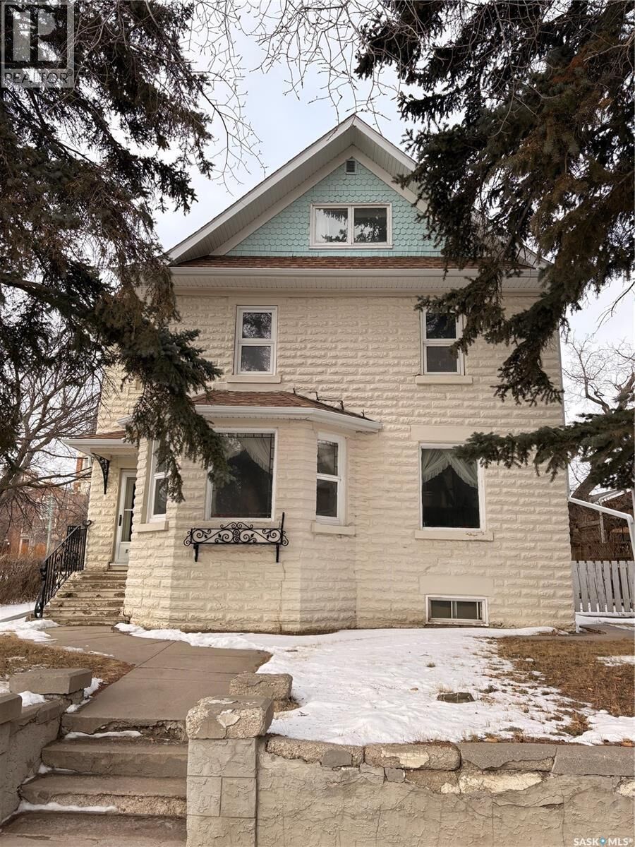 Property Photo:  1102 Grafton Avenue  SK S6H 3S5 
