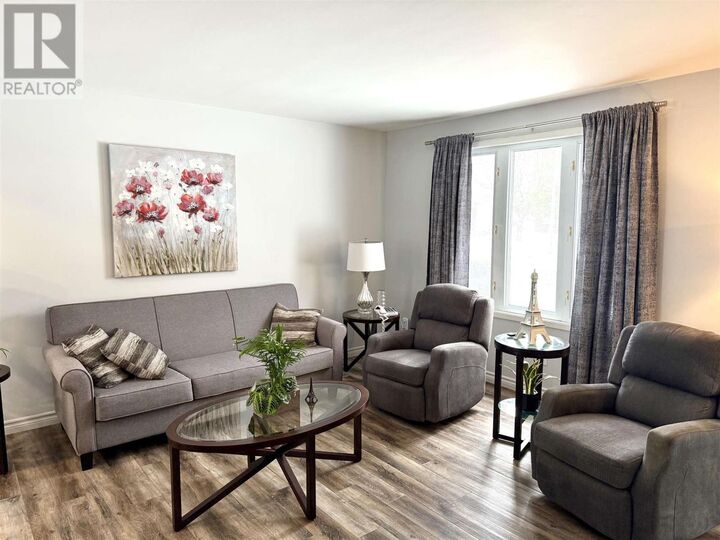 Photo de la propriété:  75 Copernicus Dr  ON P6A 6H3 