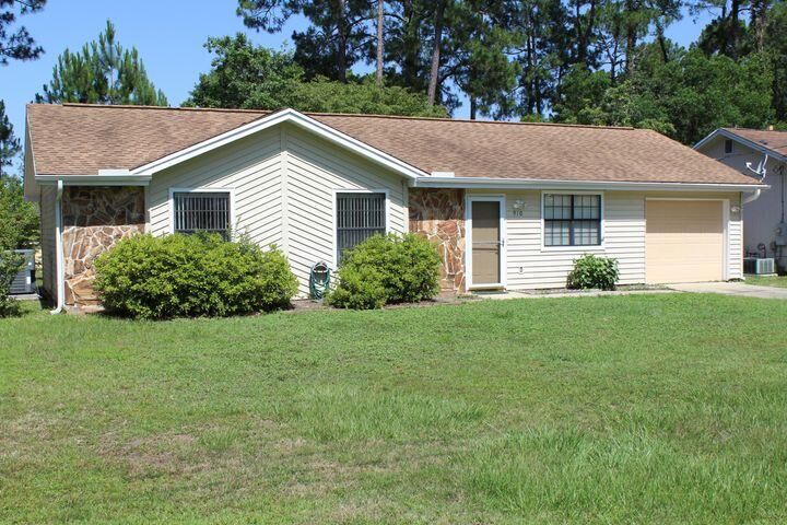 Property Photo:  910 Nutmeg Avenue  FL 32578 