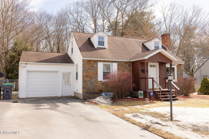 Property Photo:  19 Willow Lane  NY 12302 