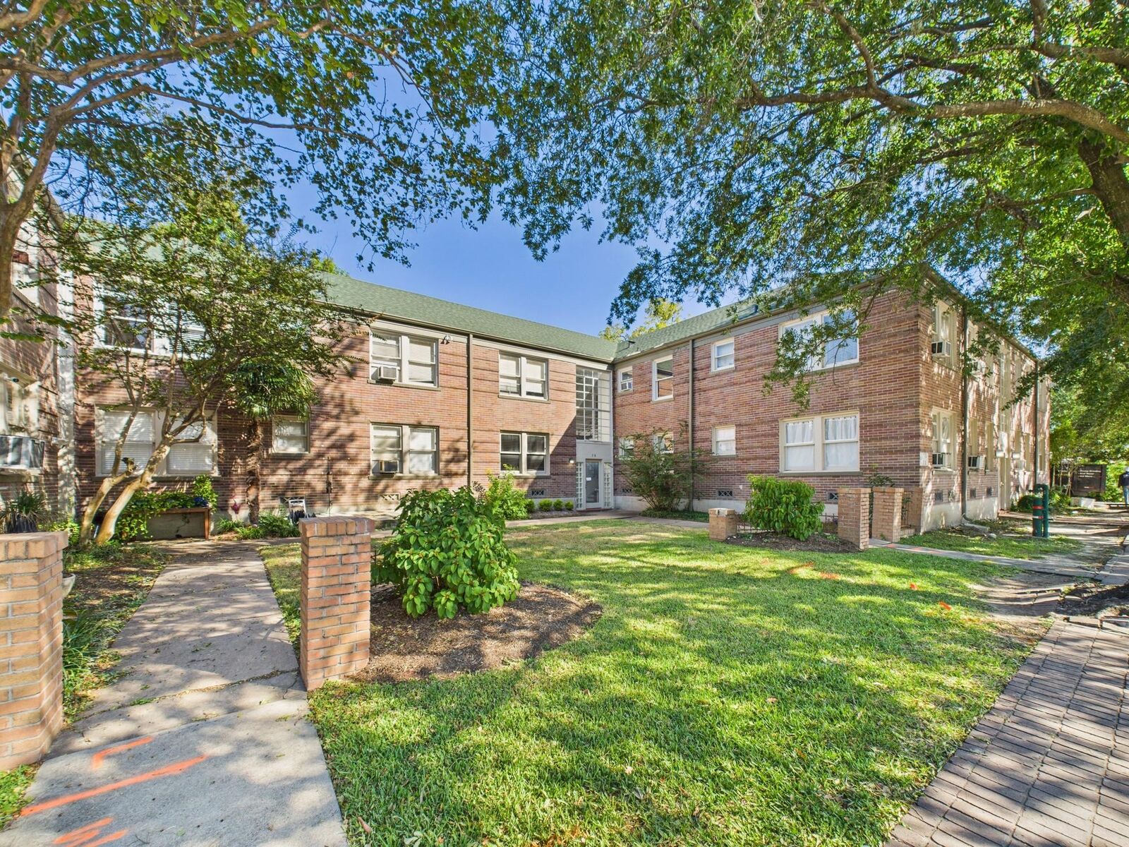 Property Photo:  1920 Richmond Avenue 9  TX 77098 