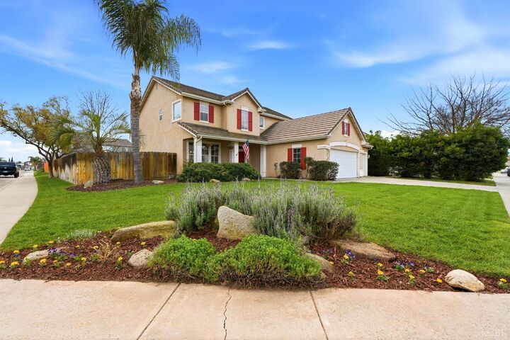 Property Photo:  903 W Sandstone Court  CA 93230 