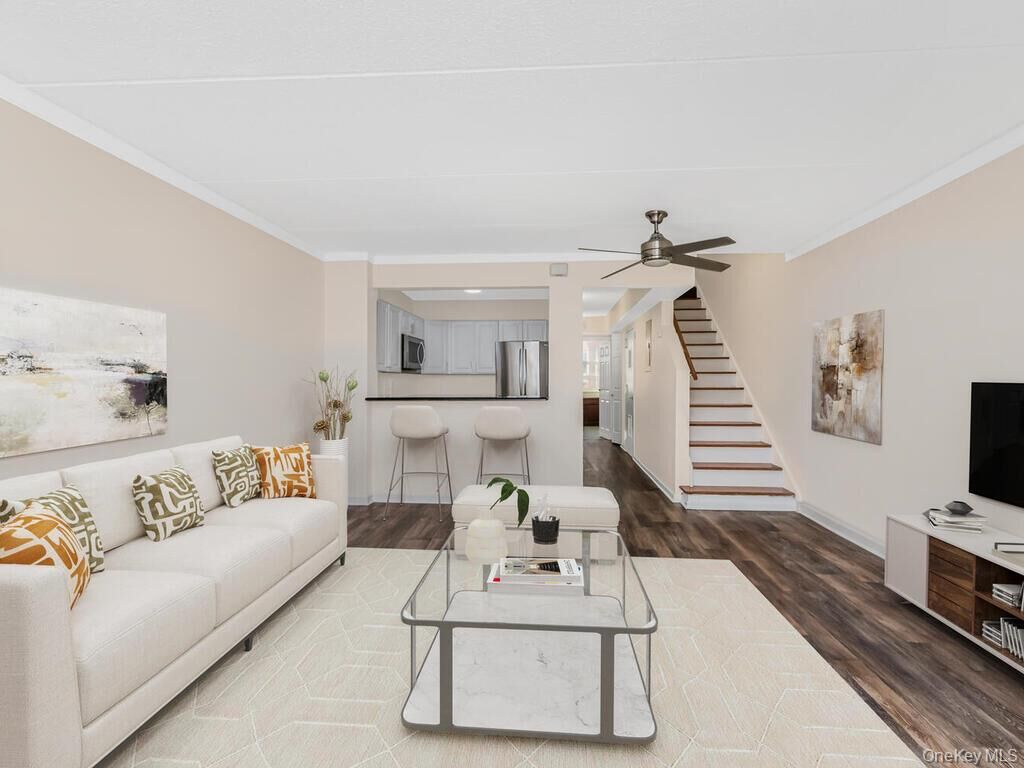 Property Photo:  121 Sunset Boulevard 10121  NY 10473 