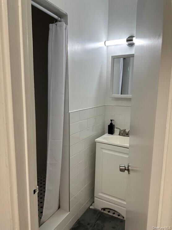 Property Photo:  1133 Midland Avenue 1K  NY 10708 