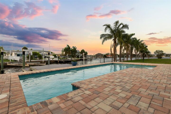 Property Photo:  4909 Shoreview Court  FL 34668 