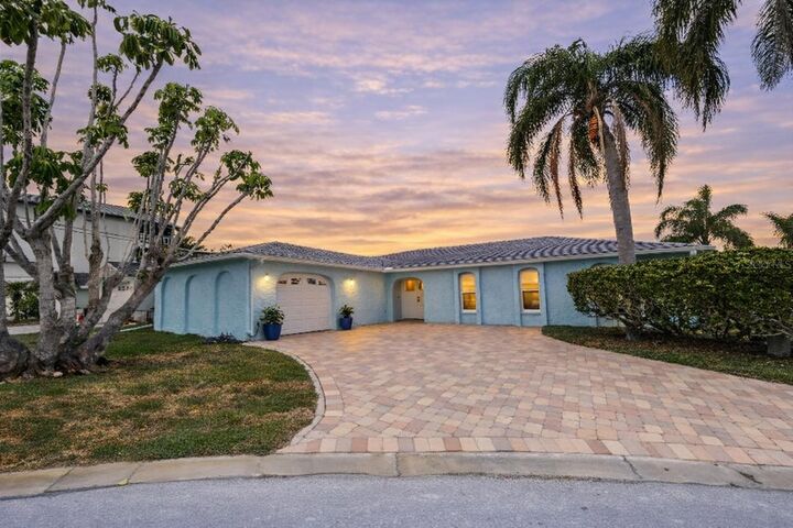 Property Photo:  4909 Shoreview Court  FL 34668 