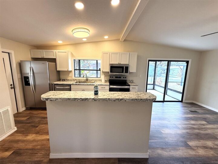 Property Photo: 2055 S Floral Avenue 214 FL 33830