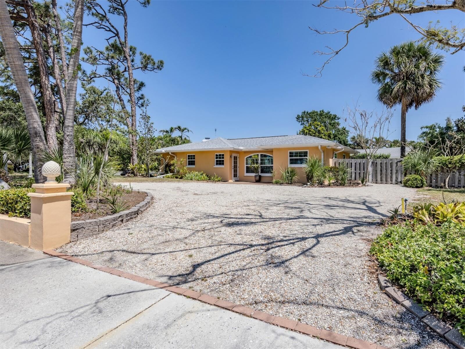 Property Photo:  337 Harbor Drive S  FL 34285 