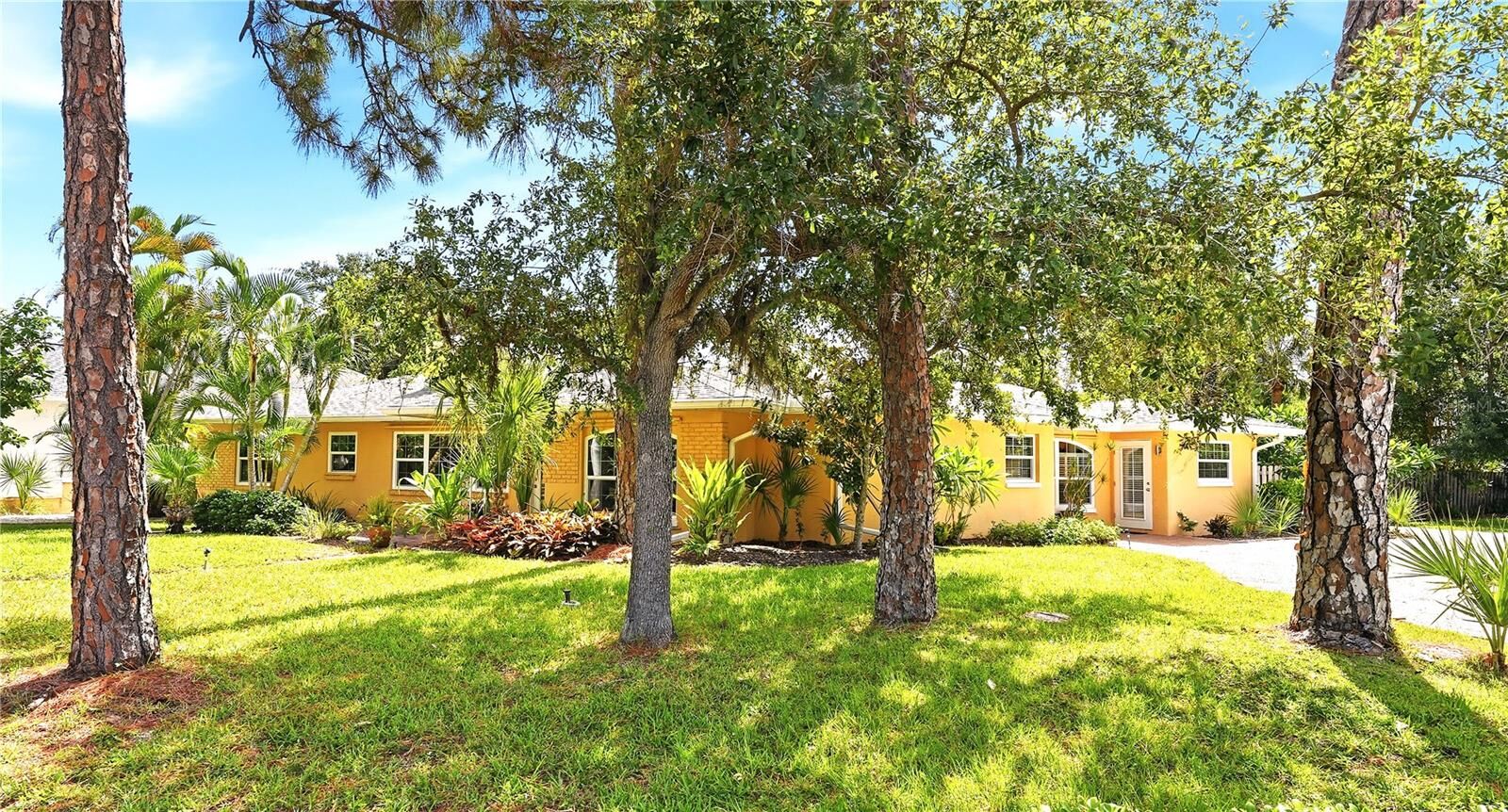 Property Photo: 337 Harbor Drive S FL 34285