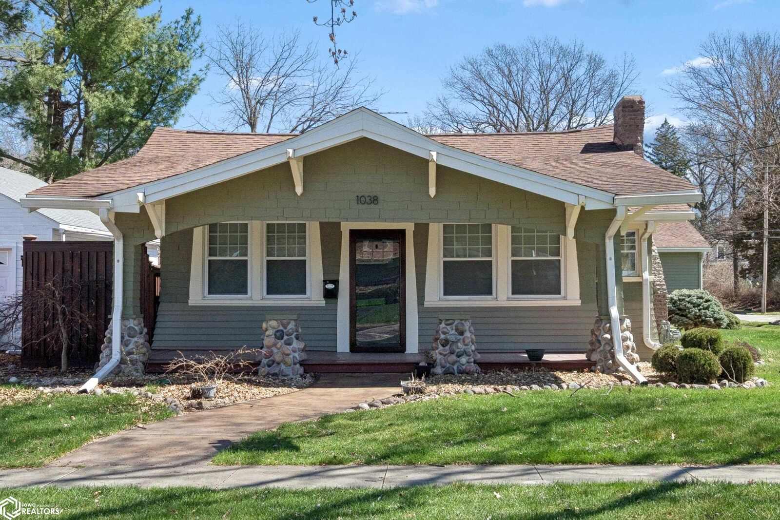 Property Photo:  1038 S Starr Avenue  IA 52601 