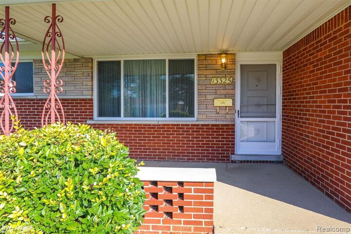 Property Photo:  13325 Iowa Drive  MI 48088 3139 
