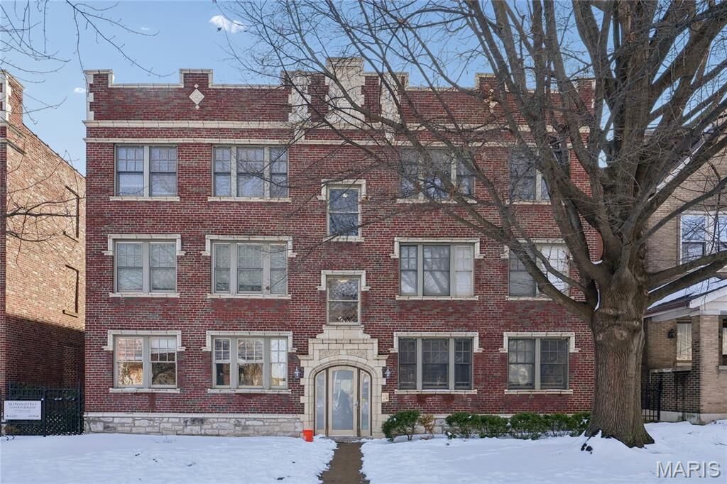 Property Photo: 4228 McPherson Avenue 213 MO 63108